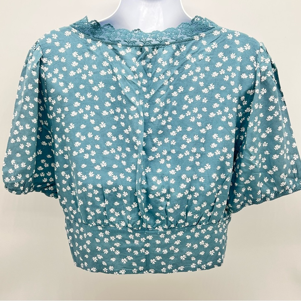 Kendall & Kylie Teal/White Floral Lace V-Neck Crop Top w/Bustier Seams-Size L - Picture 5 of 10